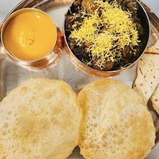 Undhiyu Puri